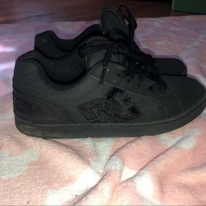 All black DC shoes